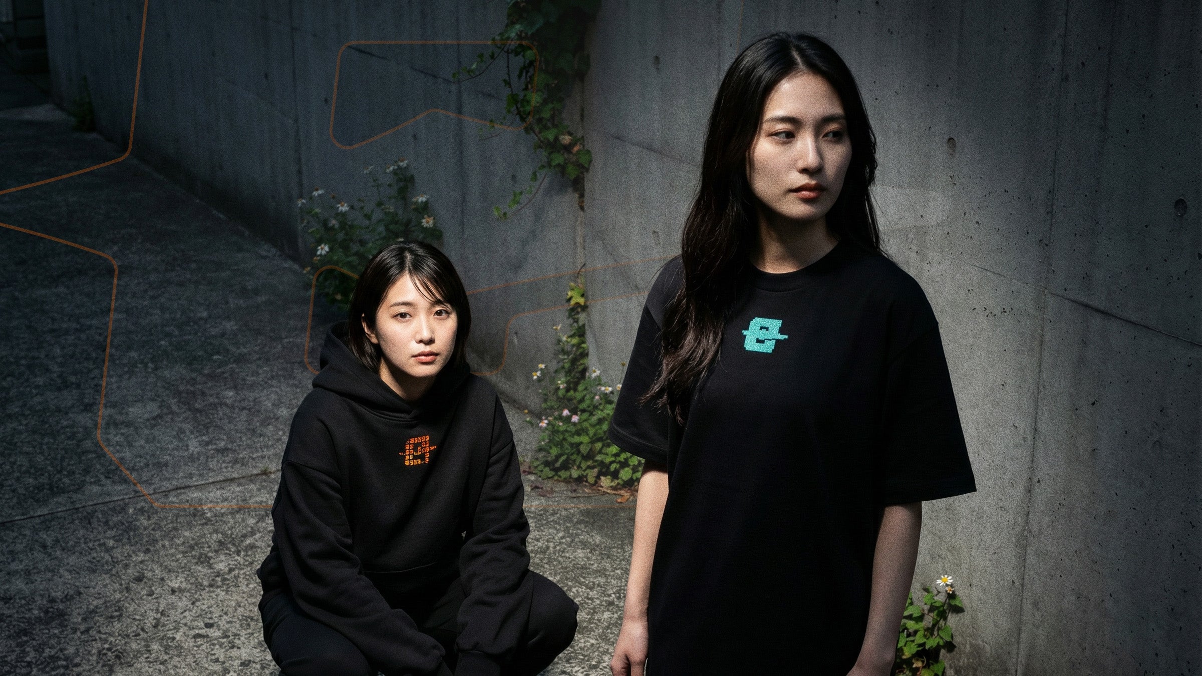 photo shooting outside 2 japanese girl